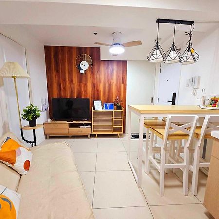 Acellyne'S Suites At The Residences At Commonwealth By Century Ciudad Quezon Exterior foto