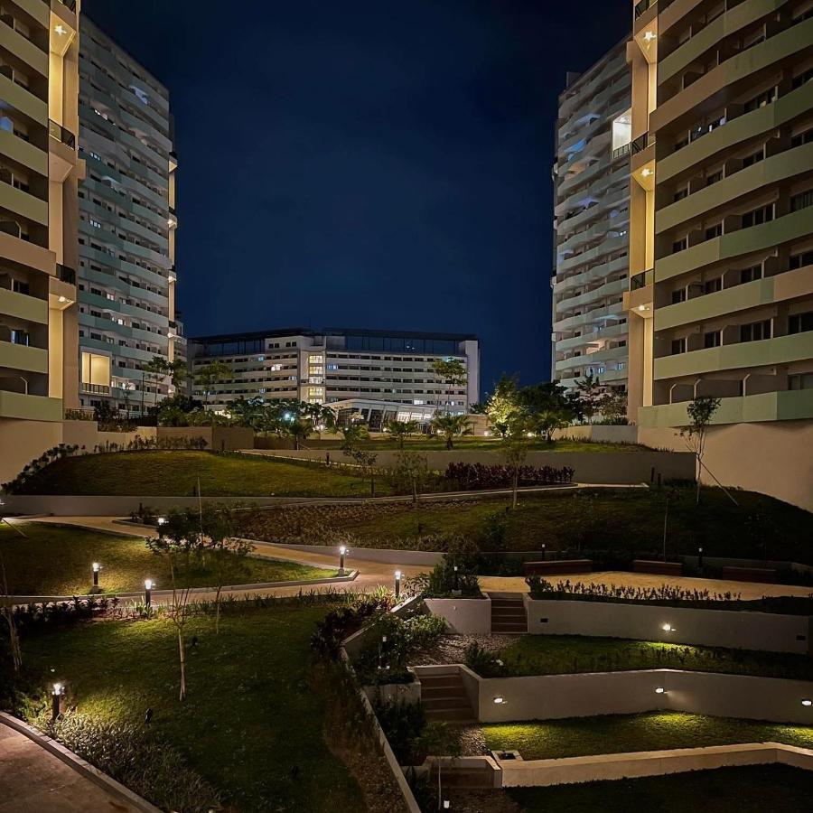 Acellyne'S Suites At The Residences At Commonwealth By Century Ciudad Quezon Exterior foto