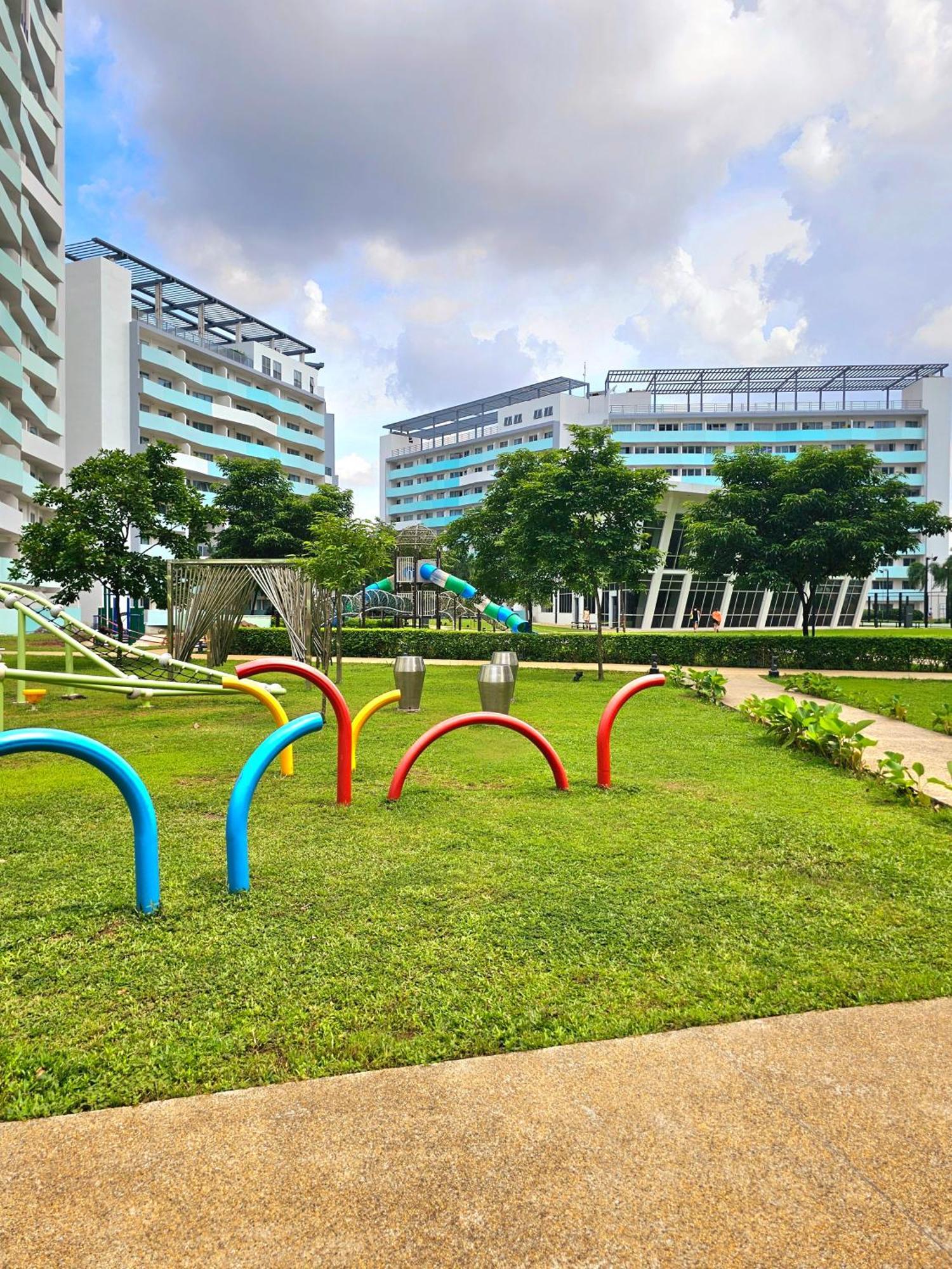 Acellyne'S Suites At The Residences At Commonwealth By Century Ciudad Quezon Exterior foto