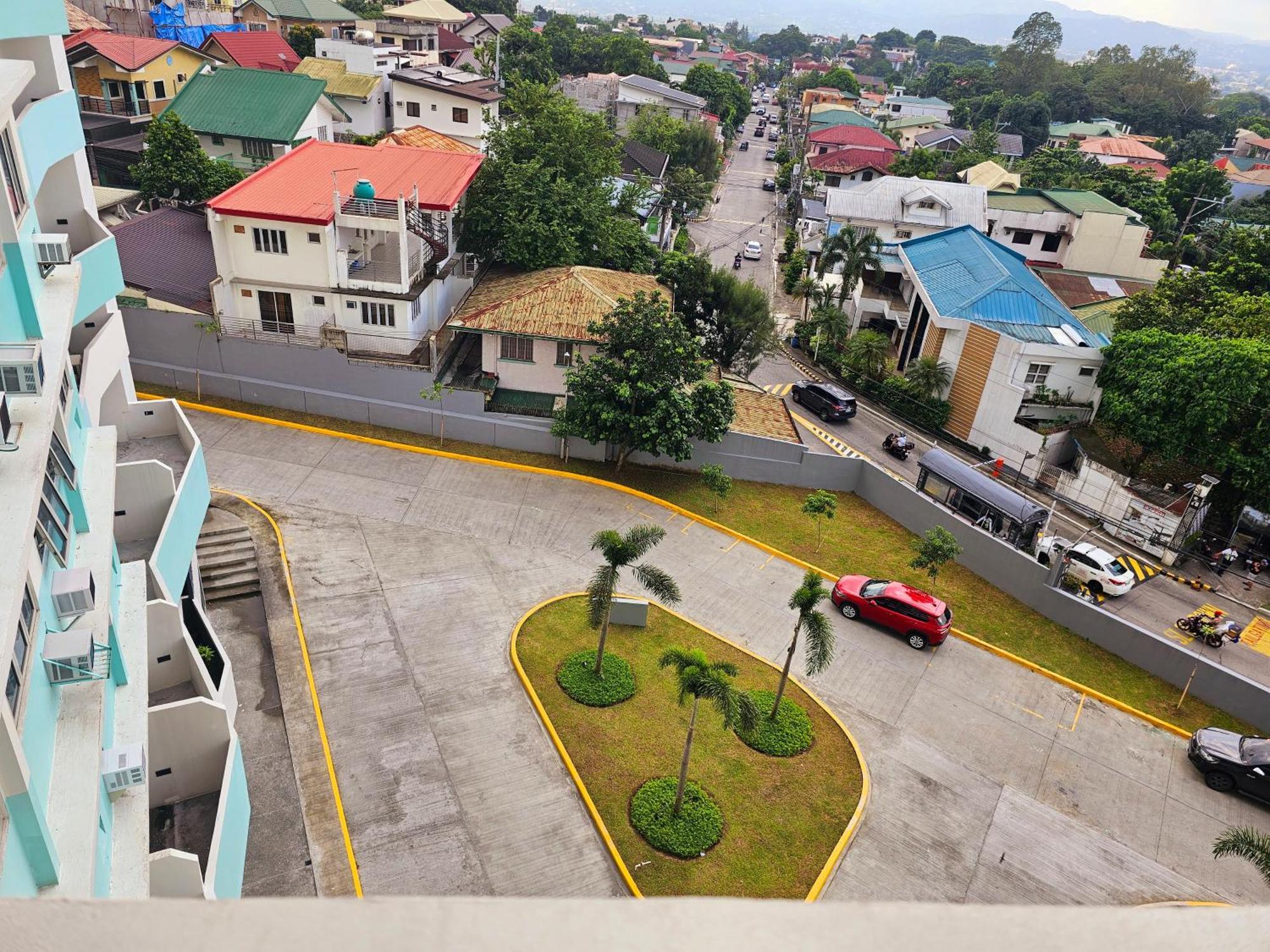 Acellyne'S Suites At The Residences At Commonwealth By Century Ciudad Quezon Exterior foto