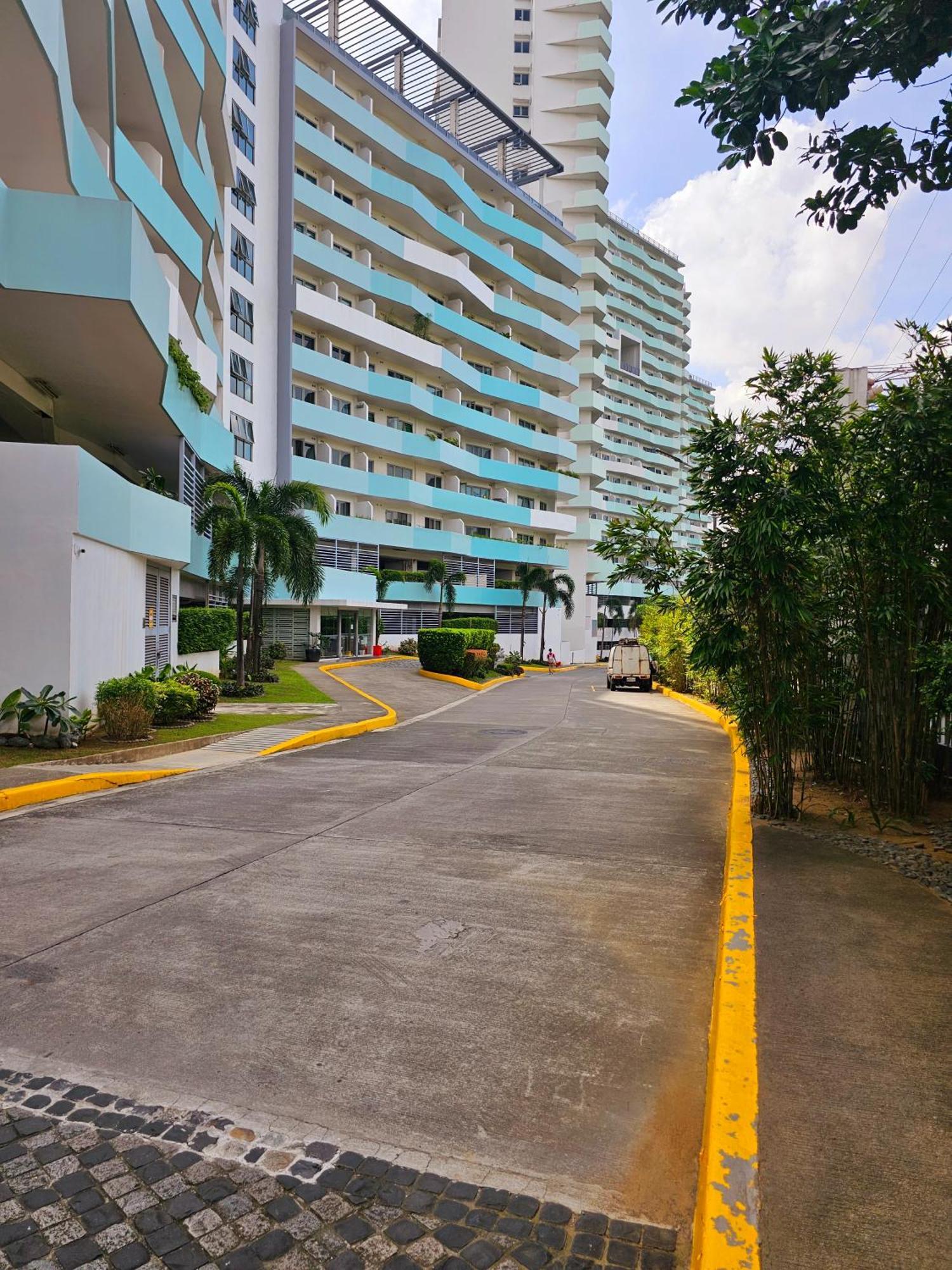 Acellyne'S Suites At The Residences At Commonwealth By Century Ciudad Quezon Exterior foto