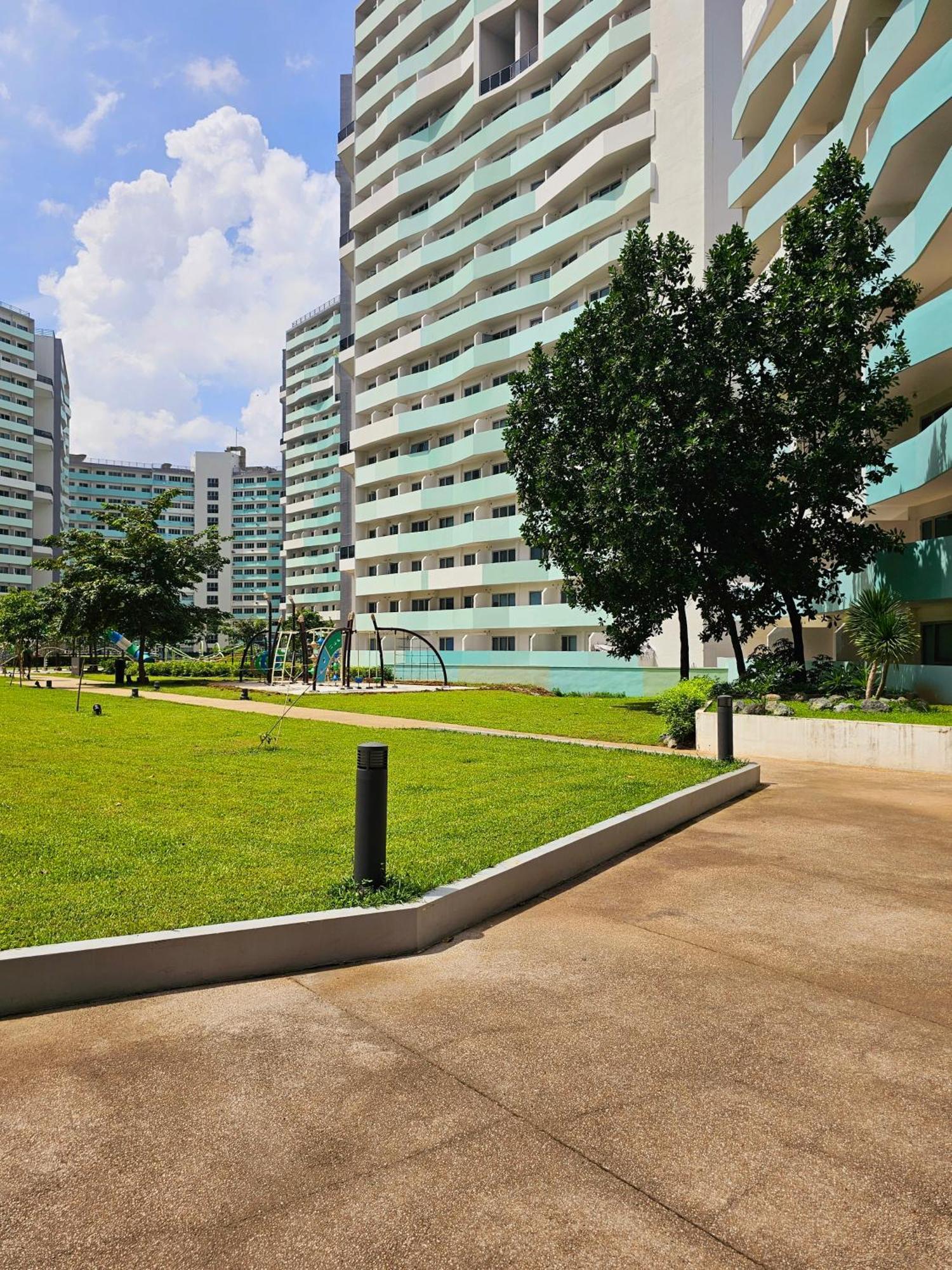 Acellyne'S Suites At The Residences At Commonwealth By Century Ciudad Quezon Exterior foto