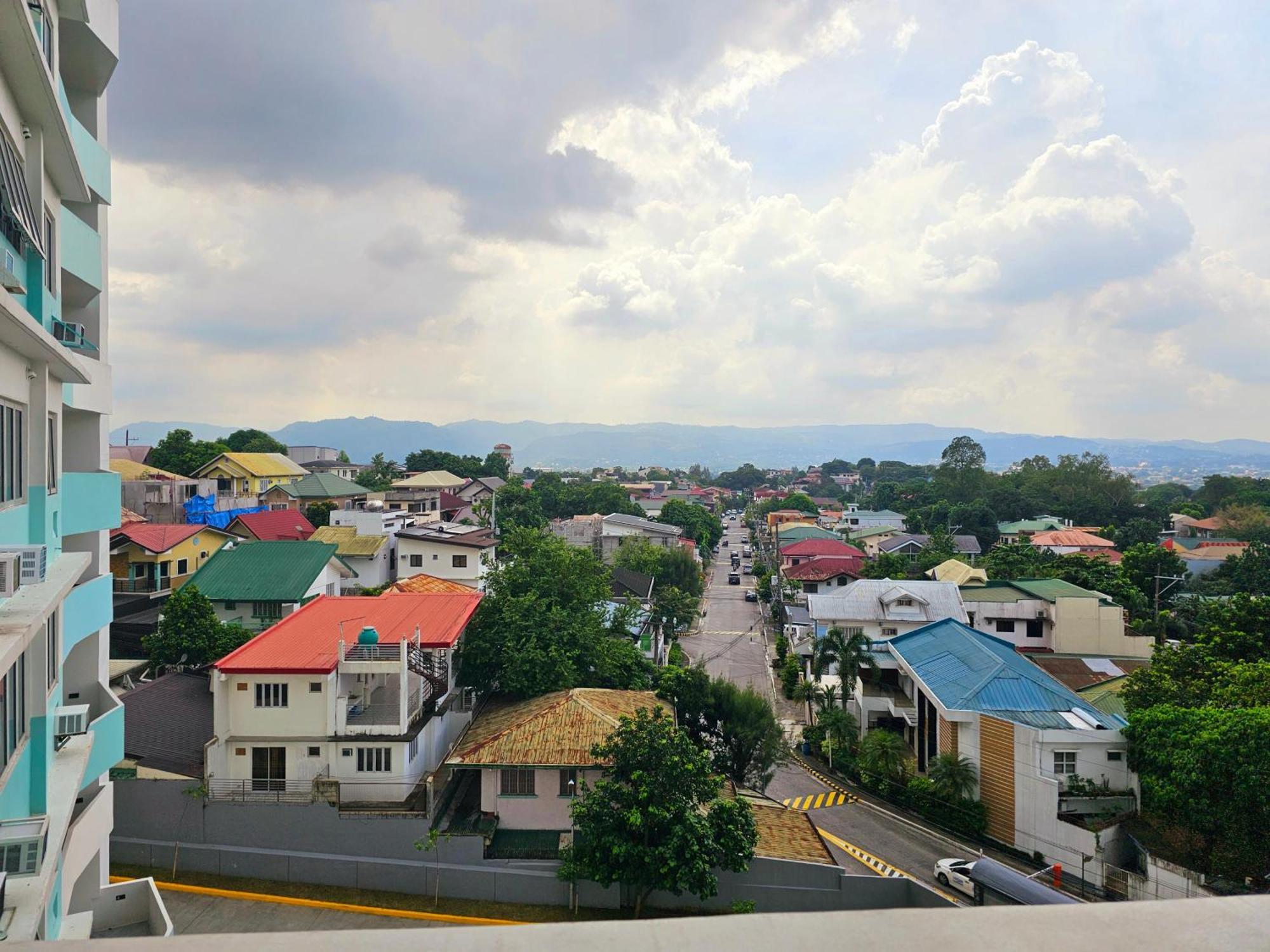 Acellyne'S Suites At The Residences At Commonwealth By Century Ciudad Quezon Exterior foto
