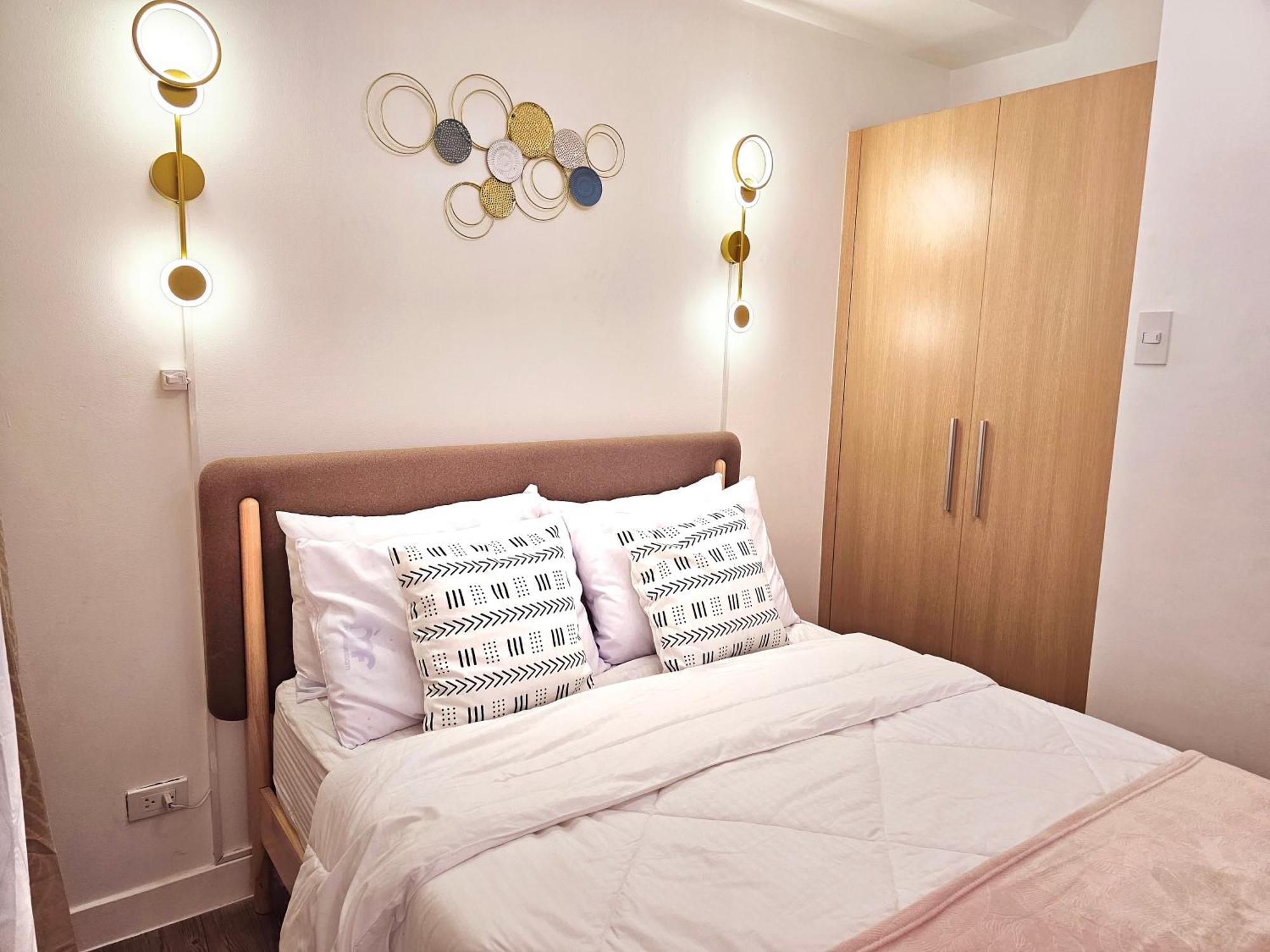 Acellyne'S Suites At The Residences At Commonwealth By Century Ciudad Quezon Exterior foto