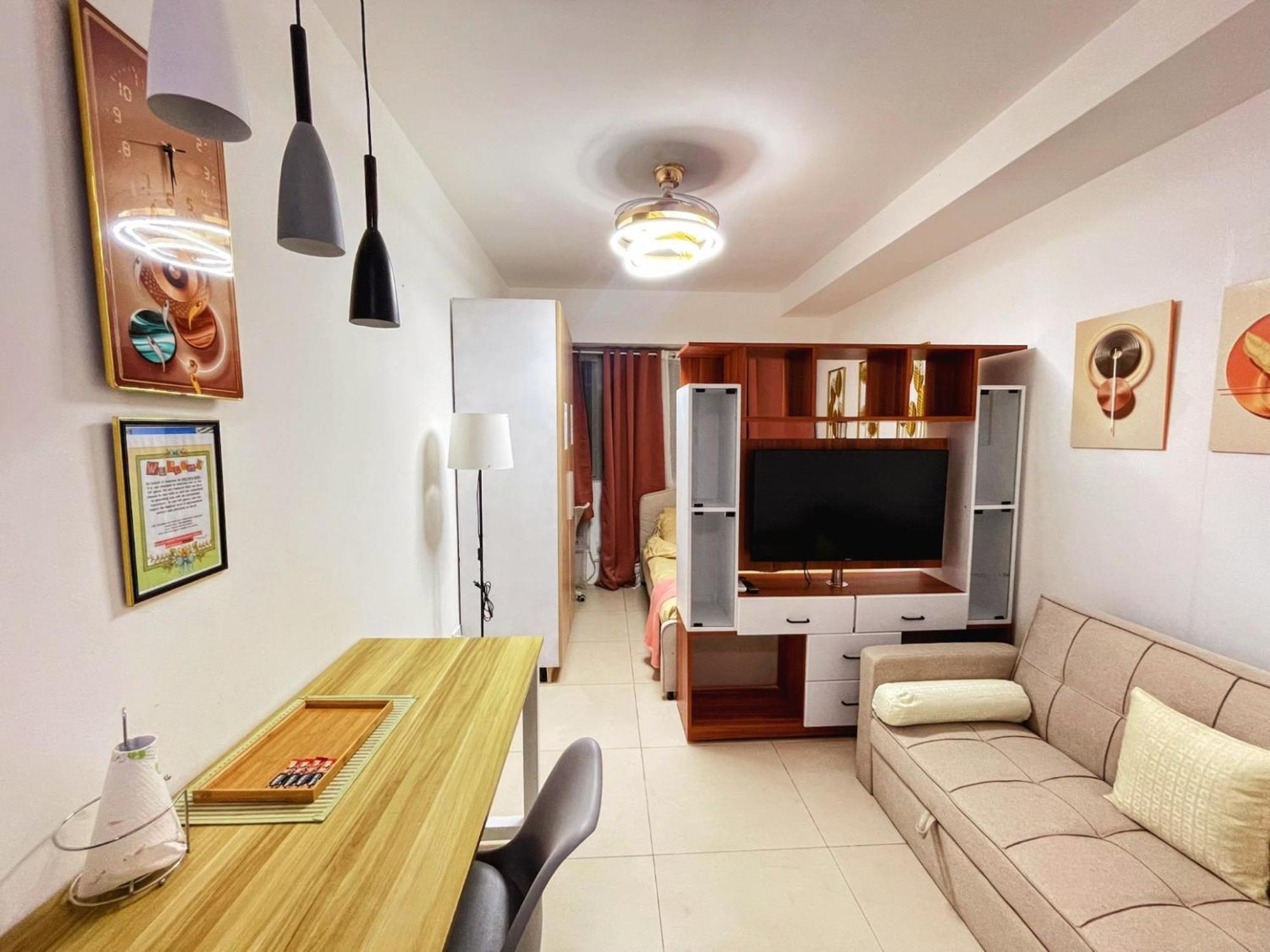Acellyne'S Suites At The Residences At Commonwealth By Century Ciudad Quezon Habitación foto