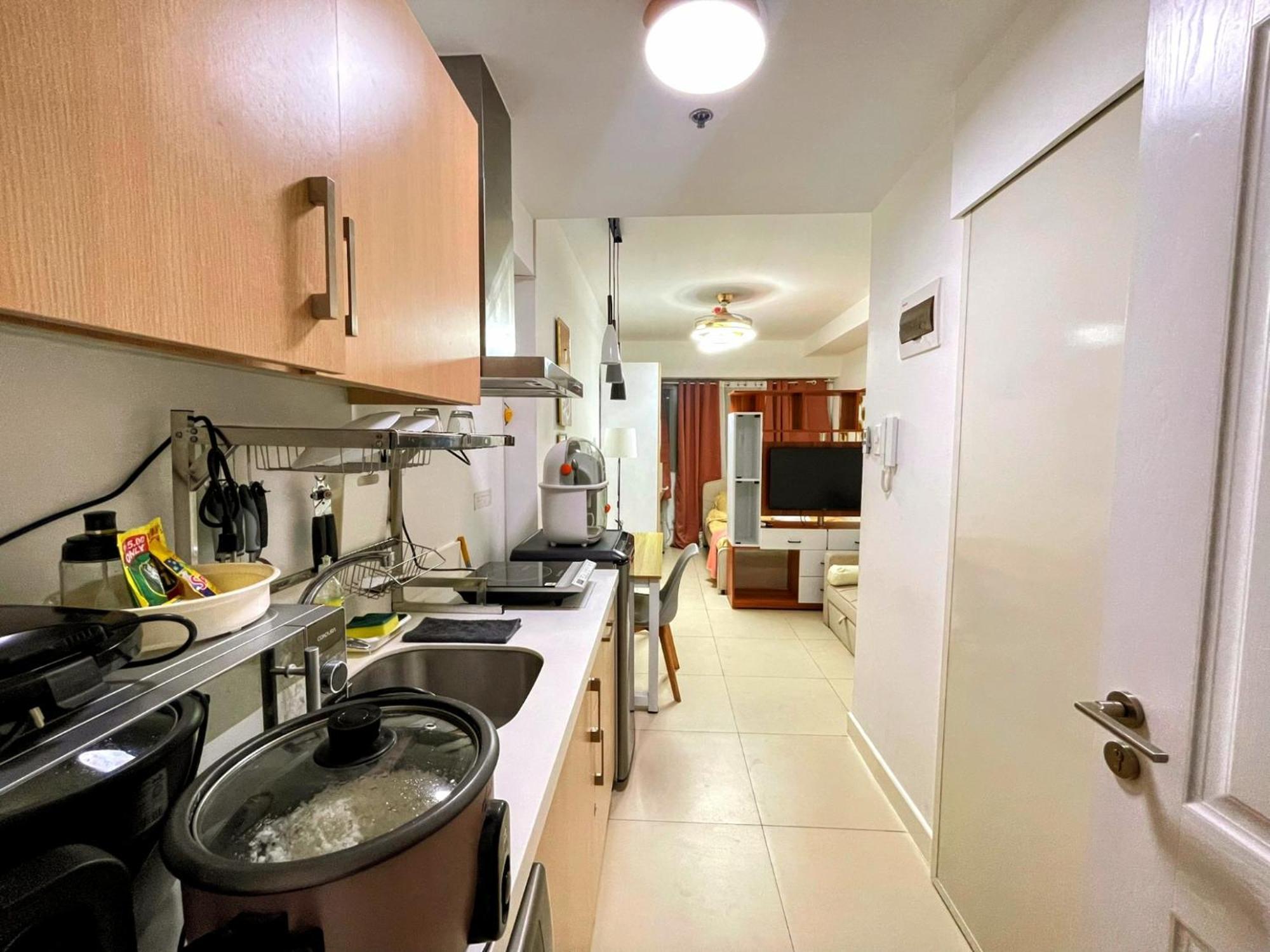 Acellyne'S Suites At The Residences At Commonwealth By Century Ciudad Quezon Habitación foto