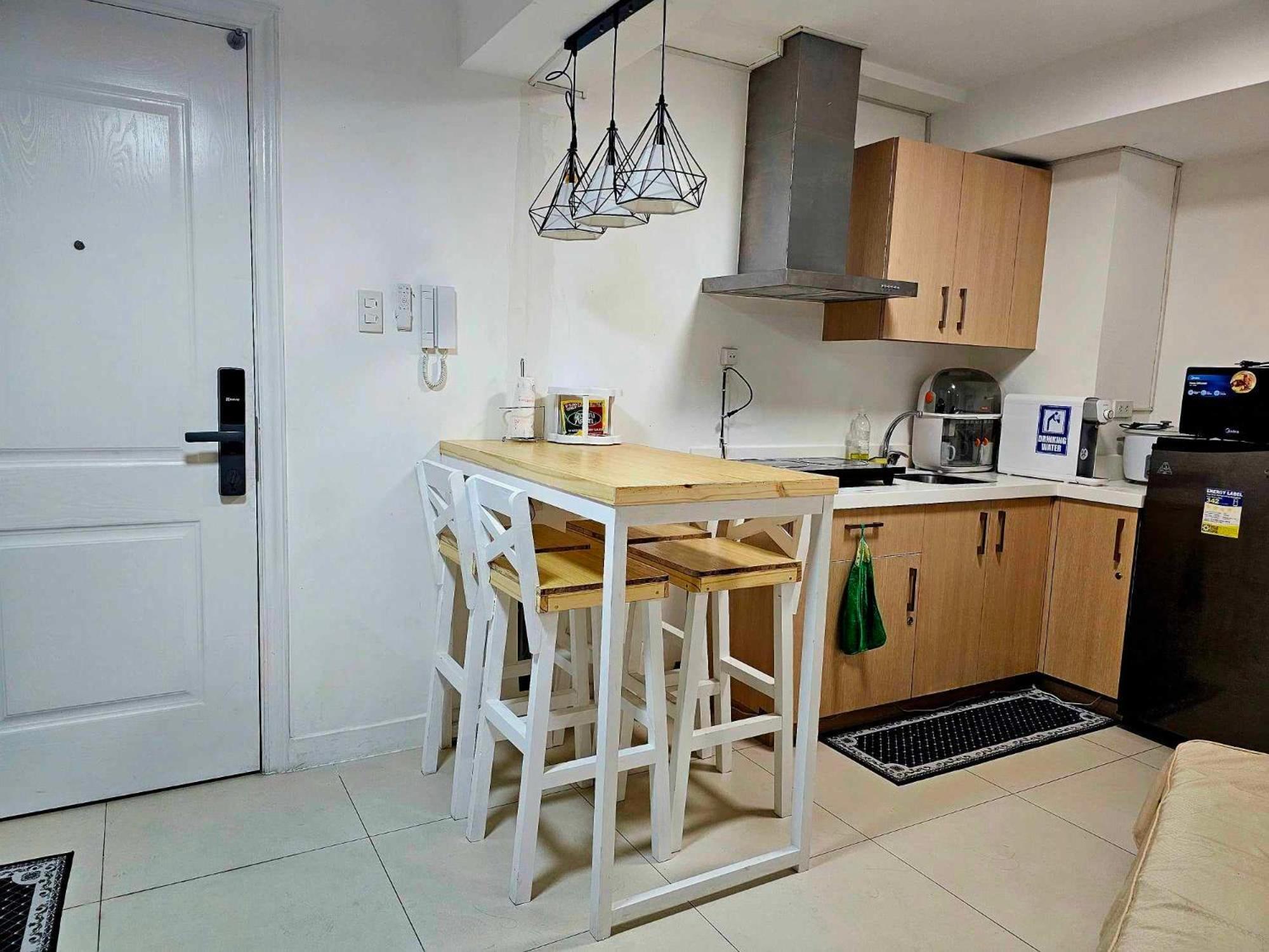 Acellyne'S Suites At The Residences At Commonwealth By Century Ciudad Quezon Exterior foto
