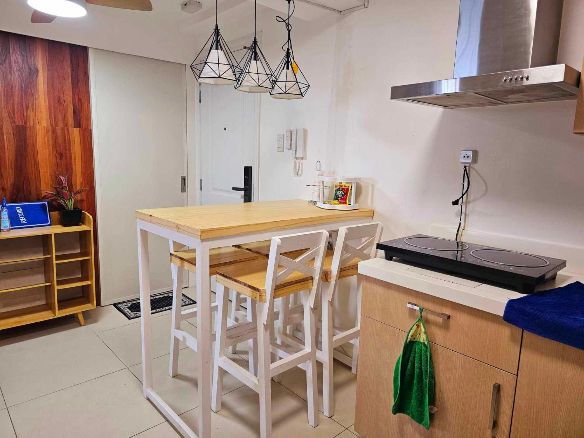 Acellyne'S Suites At The Residences At Commonwealth By Century Ciudad Quezon Exterior foto